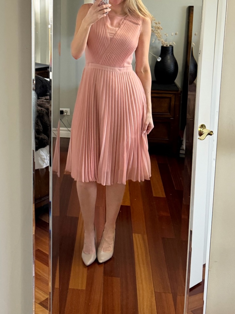 BCBG Maxazria Sleeveless Peach Pink Accordian Skirt Midi Dress Size 8